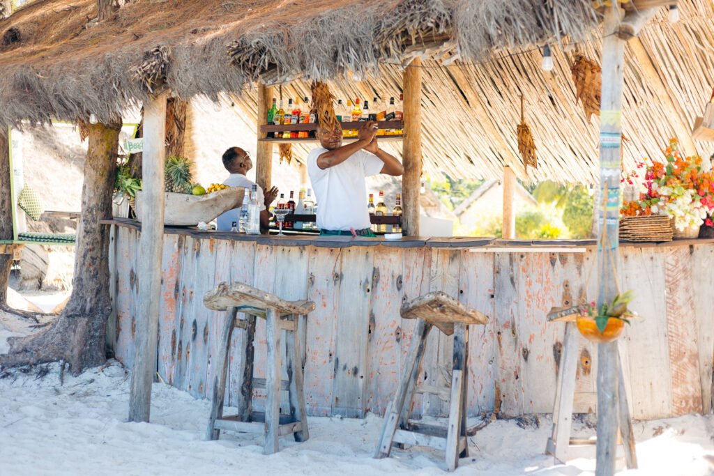 Beachfront hammocks and oceanfront bar at Cristal Resort, Paje Beach, Zanzibar. Este contenido está optimizado para búsquedas de personas interesadas en un lugar relajante frente al mar en Paje, Zanzibar, destacando la atmósfera única que ofrece Cristal Resort.